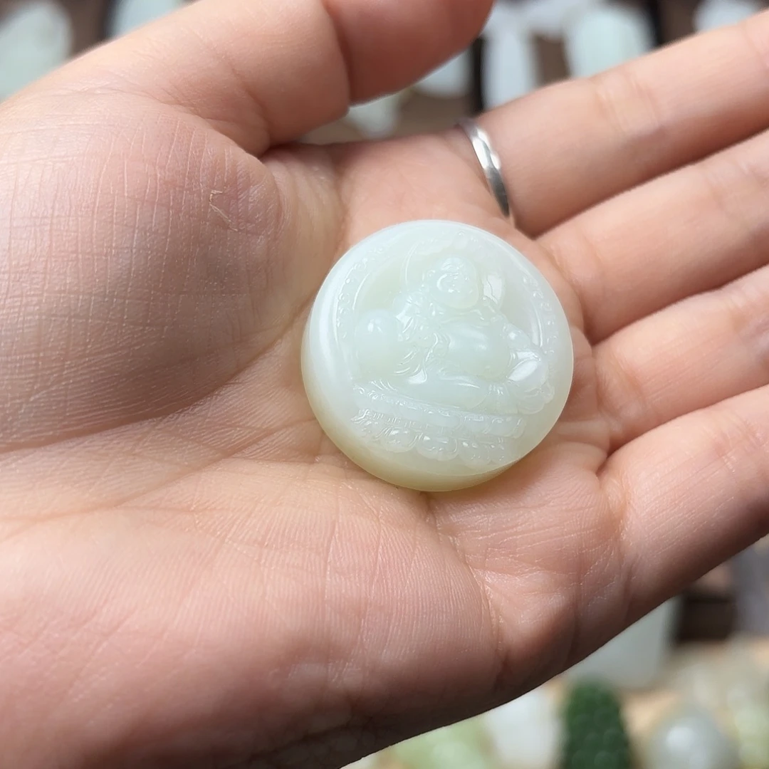 和田玉颈饰未镶嵌文*