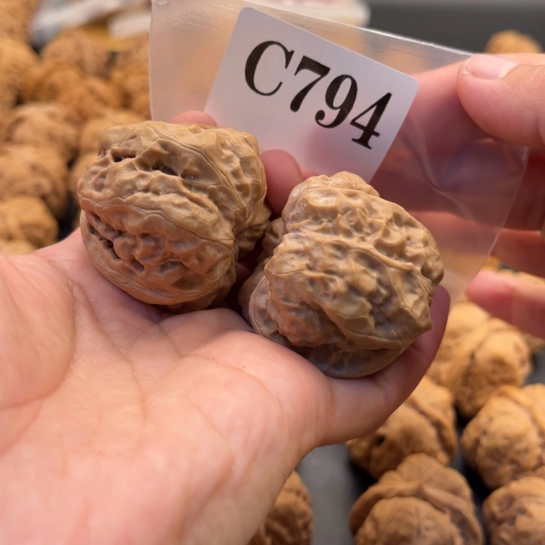 把件桃核蛙蛙精品，41度45