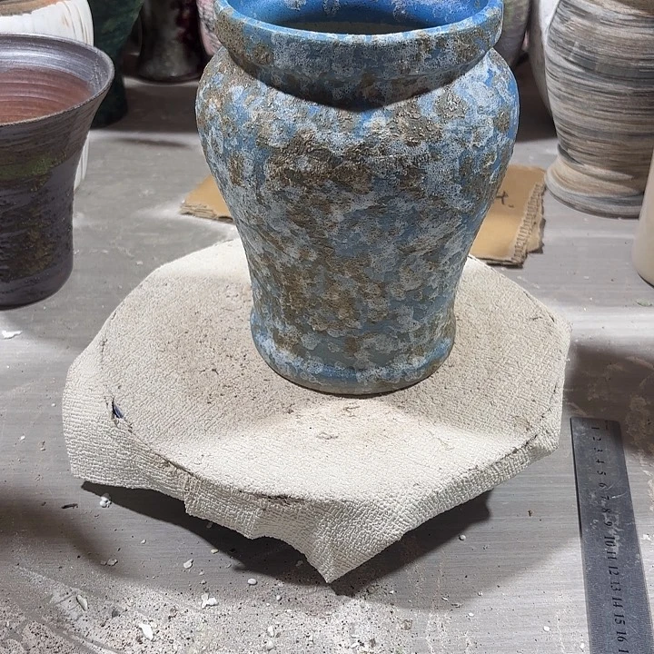 摆件高19，口11，有孔，429