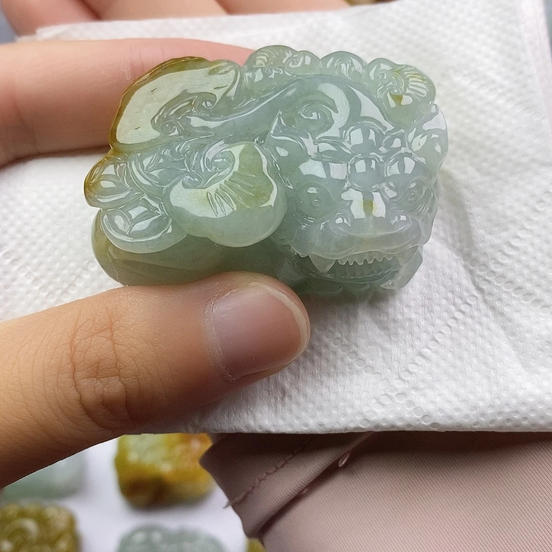 翡翠未镶嵌颈饰貔貅