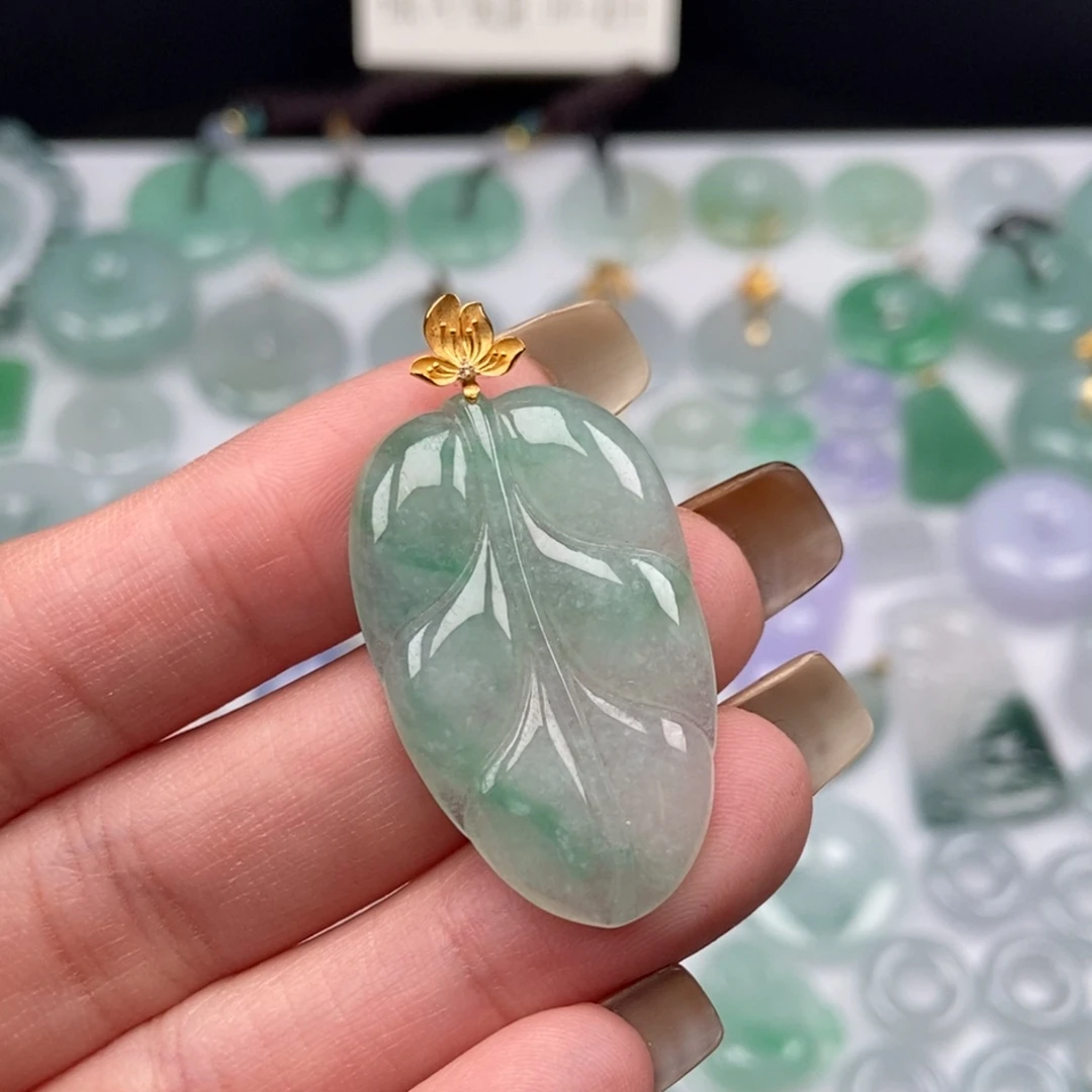 翡翠18K金镶嵌颈饰叶子