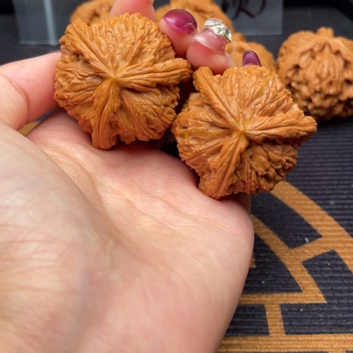 天***着吊坠文玩核桃白狮子