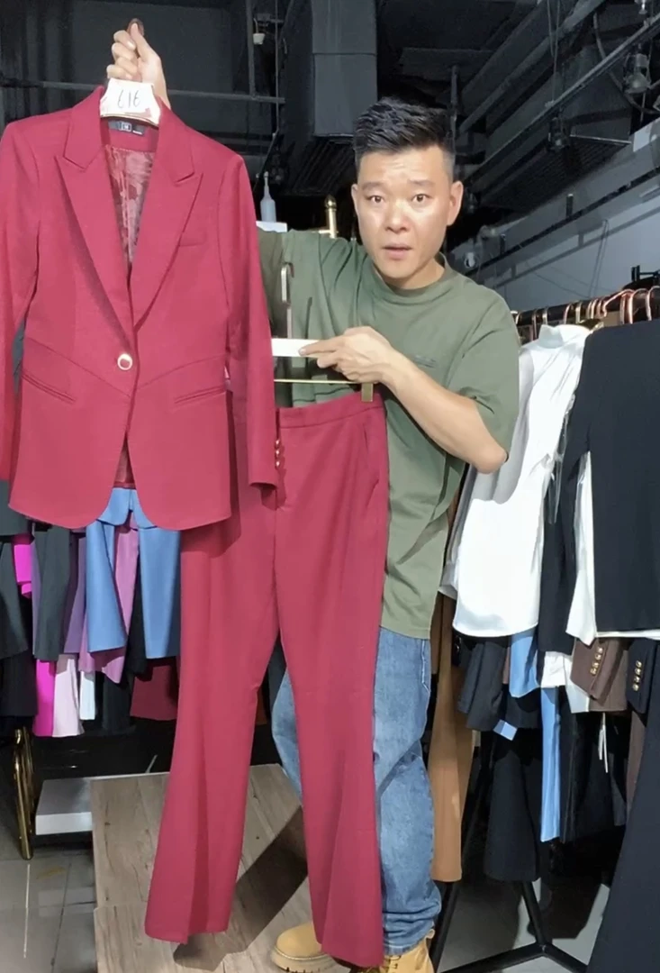 659 重工气质2025新款女装