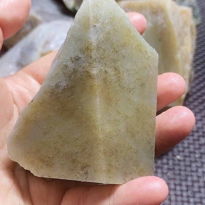 未镶嵌和田玉（糖玉）珠宝半成品