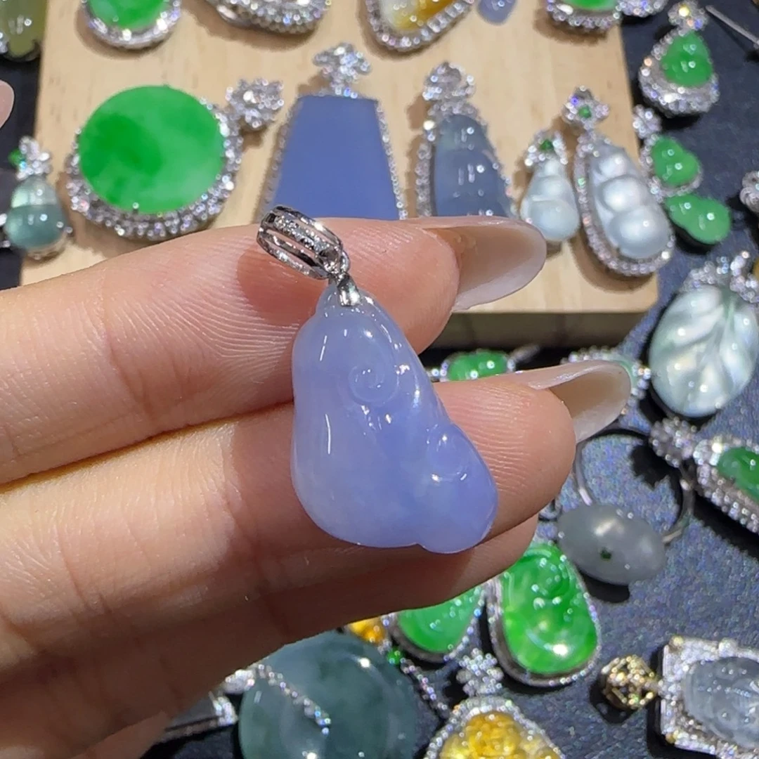 颈饰18K金镶嵌翡翠精品
