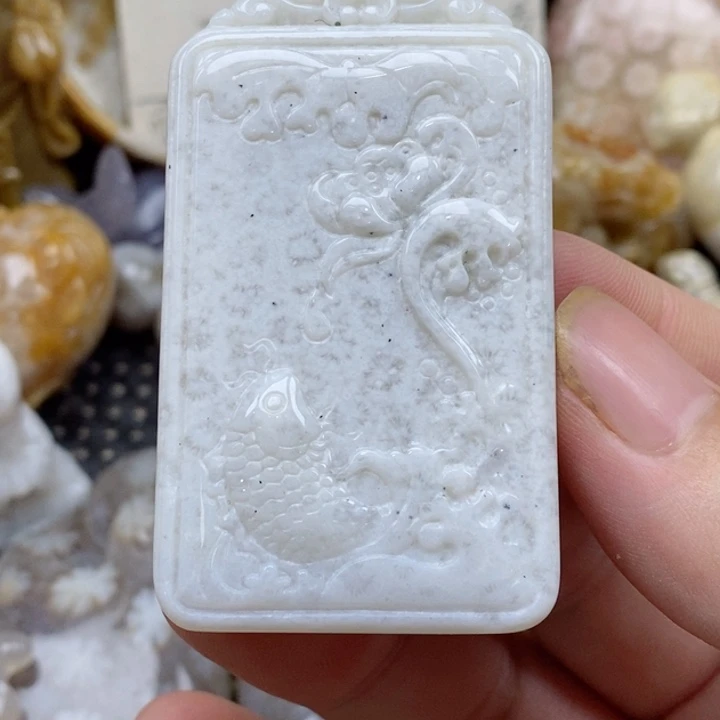 颈饰未镶嵌硅化珊瑚（珊瑚玉）