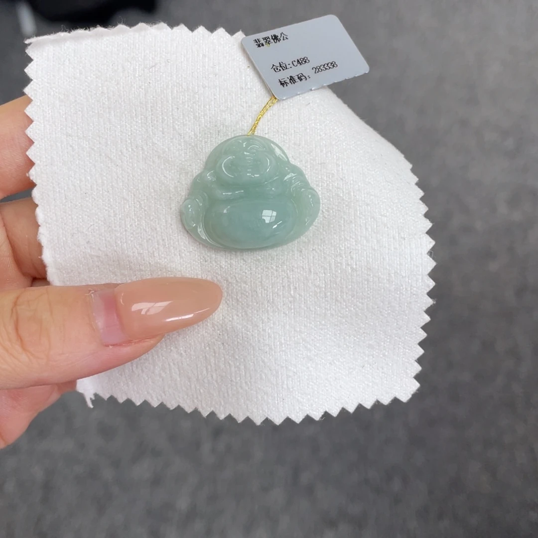 翡翠未镶嵌颈饰佛公