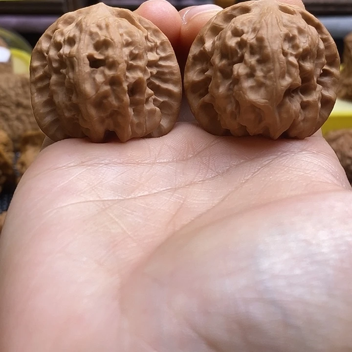 文玩核桃吊坠野狼37