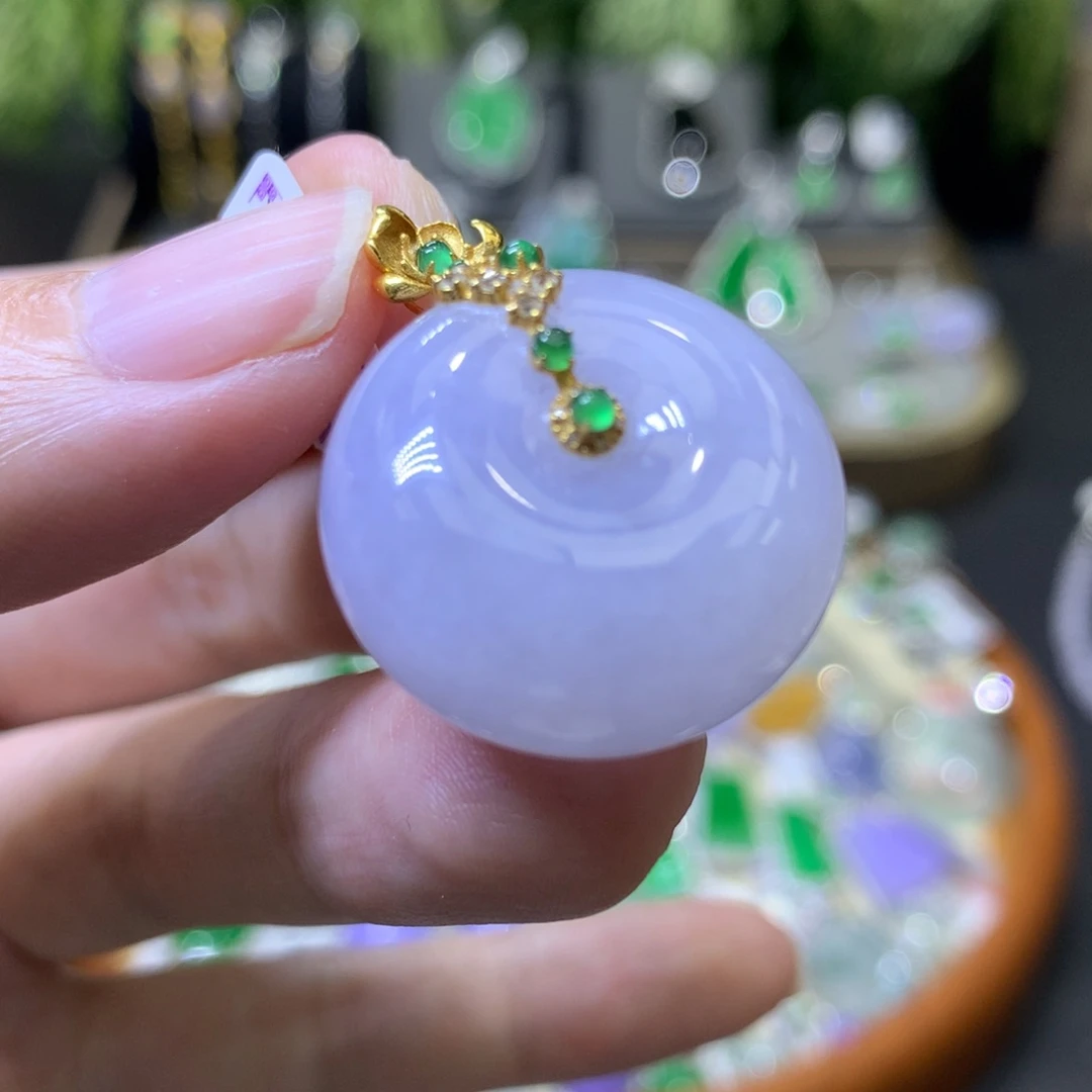 颈饰18K金镶嵌翡翠