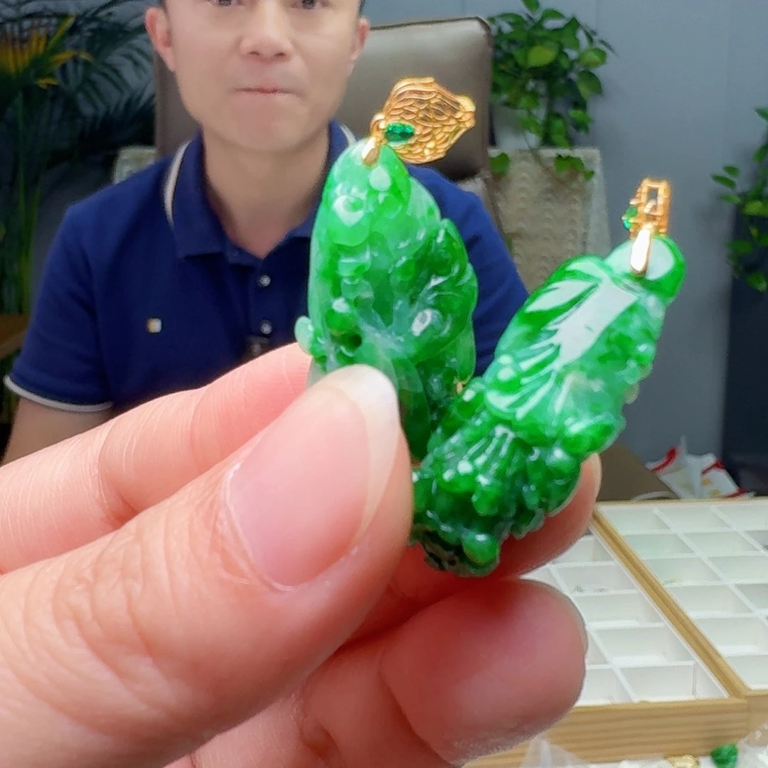 翡翠18K金镶嵌吊坠(不含链)多样性发货其一