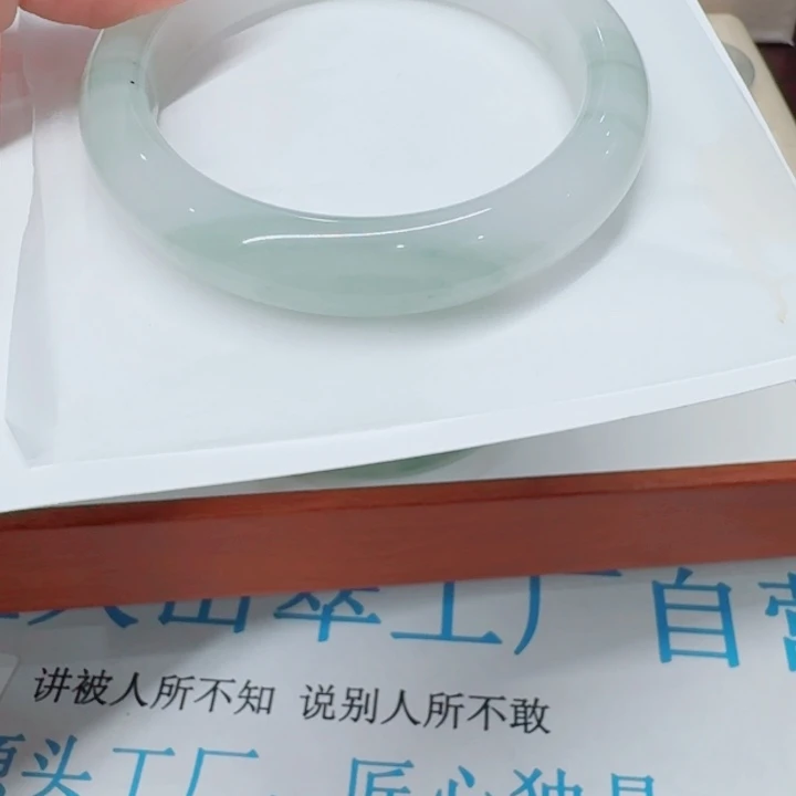 未镶嵌手镯石英质玉