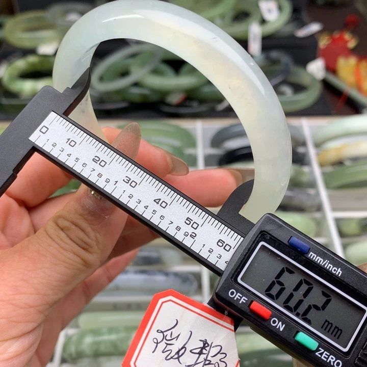 蛇纹石玉未镶嵌手镯717