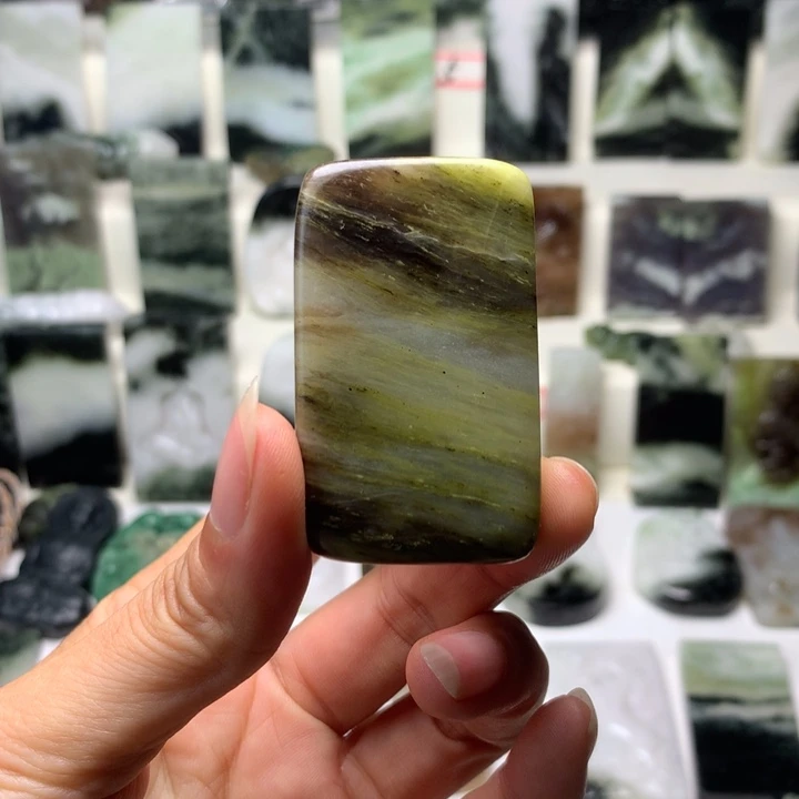 独山玉未镶嵌颈饰