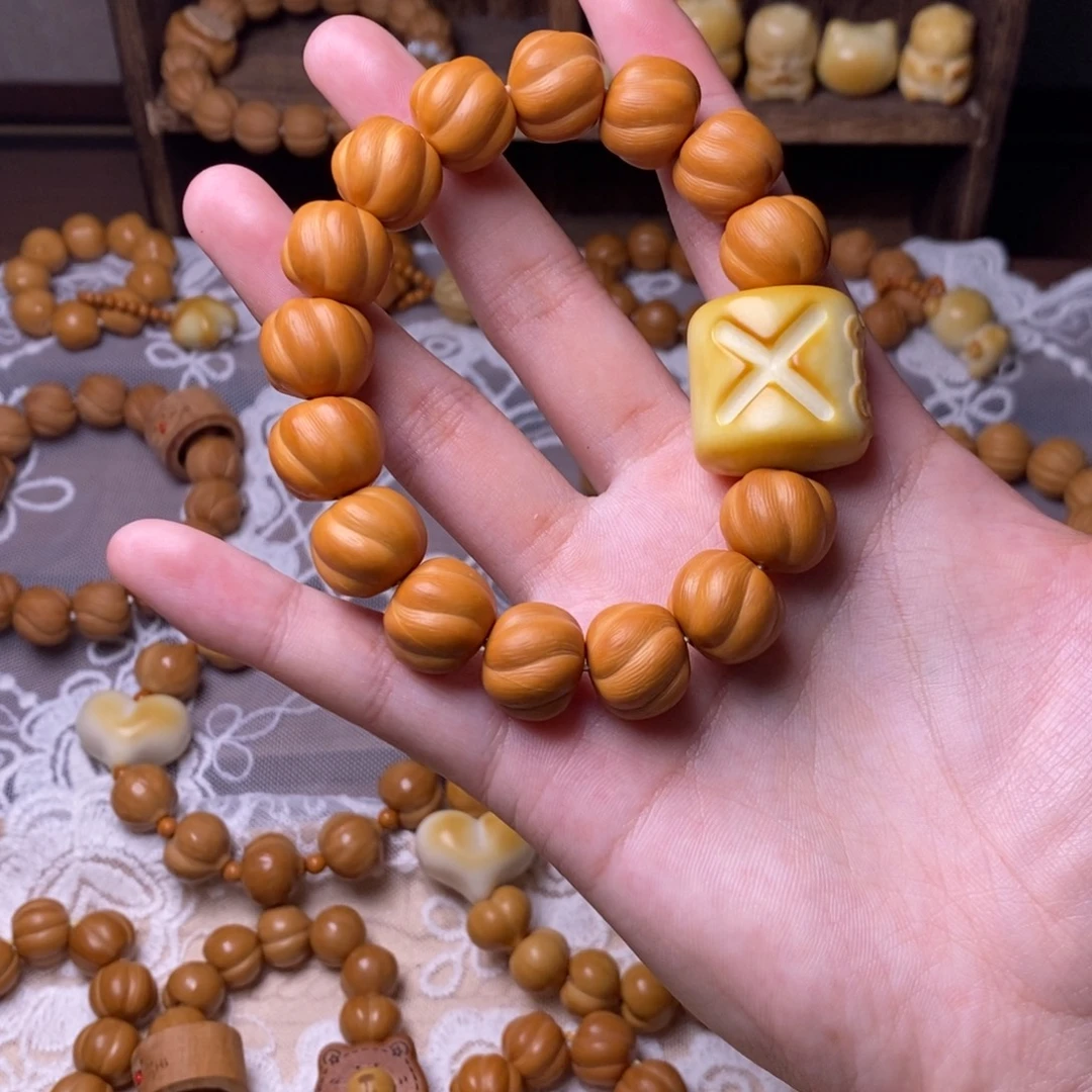 猴头核桃把件卷卷酥