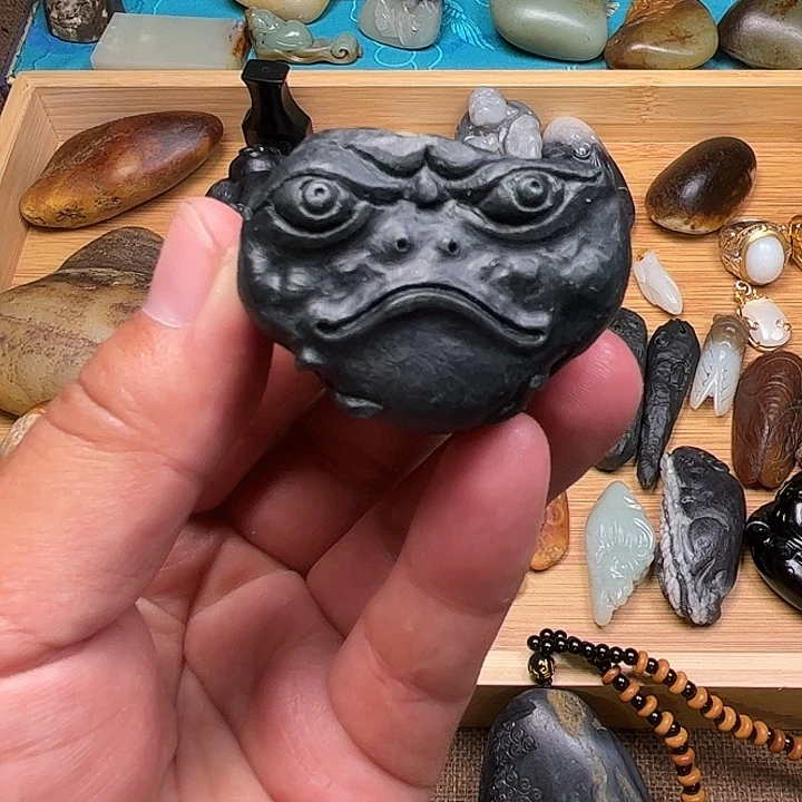 和田玉未镶嵌把件