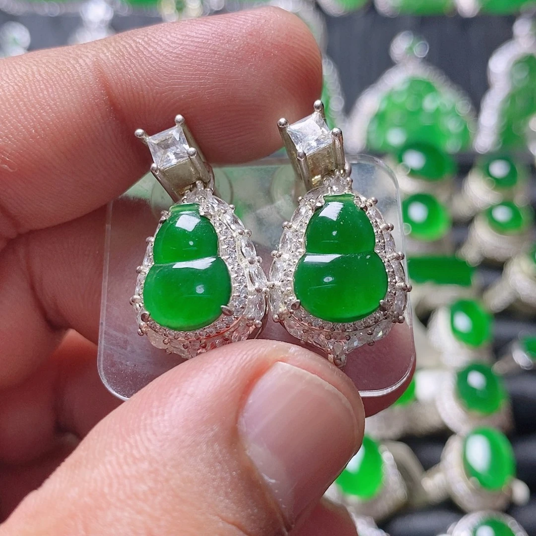 翡翠未镶嵌颈饰