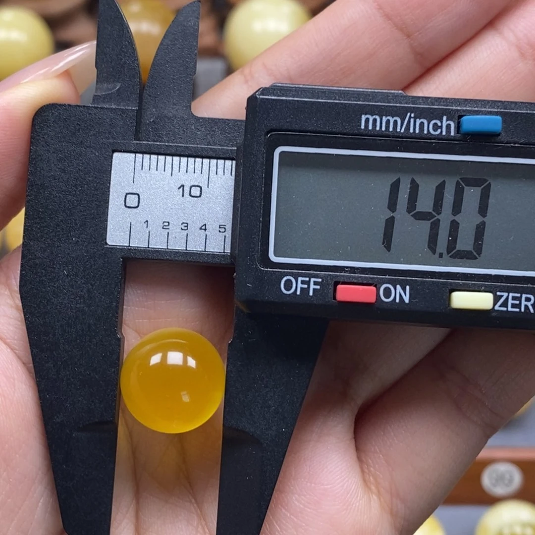 未镶嵌琥珀珠宝奇石劉***?