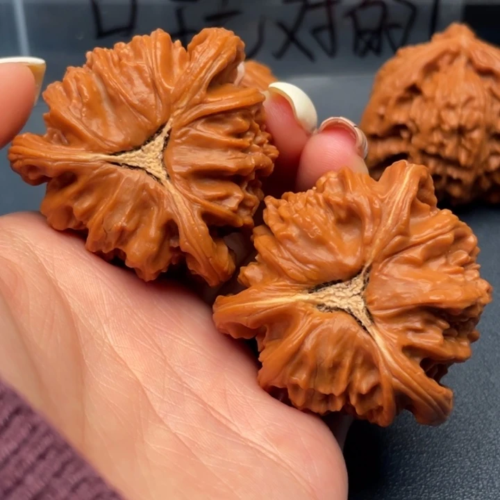 乾***香文玩核桃吊坠白狮子