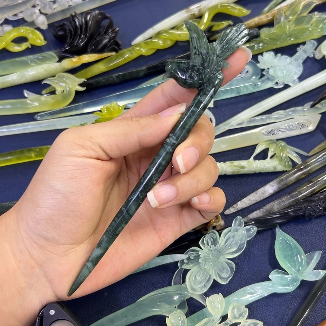 蛇纹石玉未镶嵌小鸟