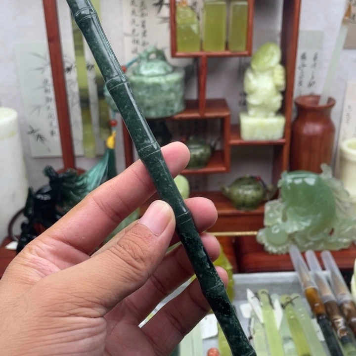 岫玉未镶嵌四大名玉毛笔