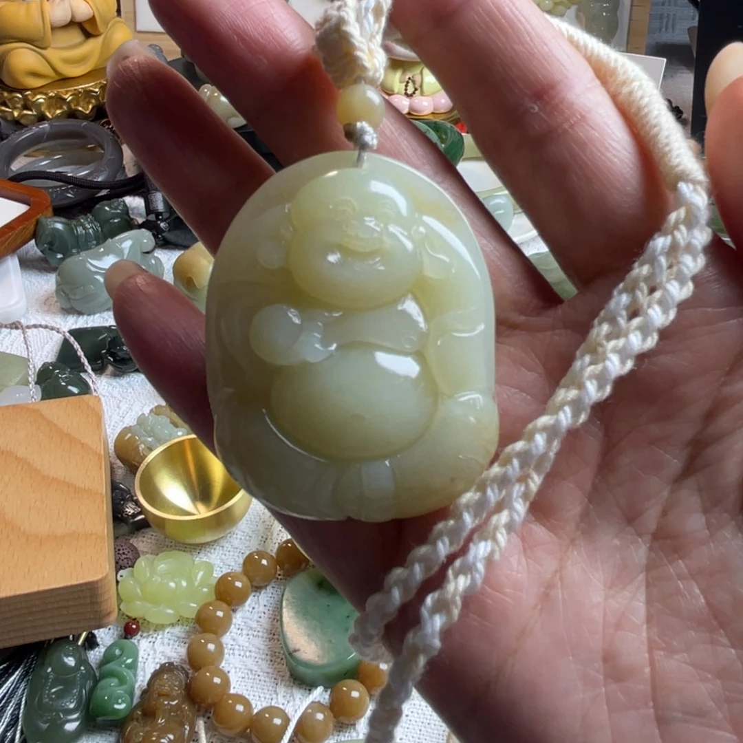 和田玉未镶嵌颈饰黄口佛