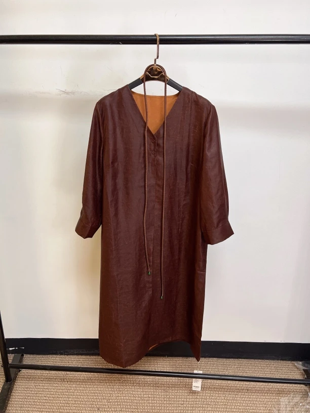 2025春季新款香云纱100桑蚕丝红云纱红油龟新中式腰带连衣裙