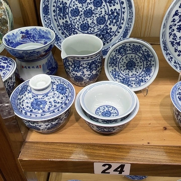 ****：青花莲托八宝8件套含2个小压手