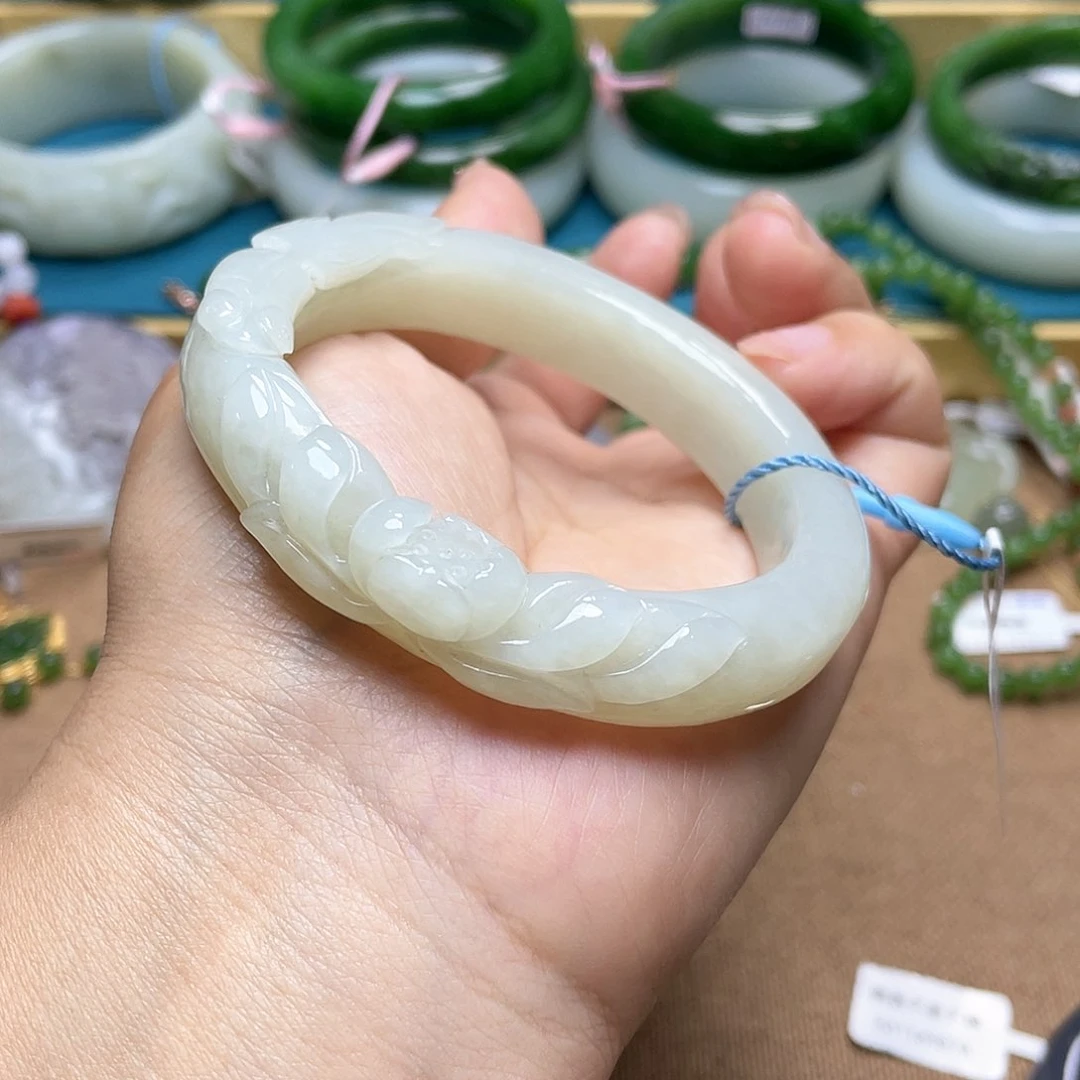 和田玉手镯56圈口115未镶嵌