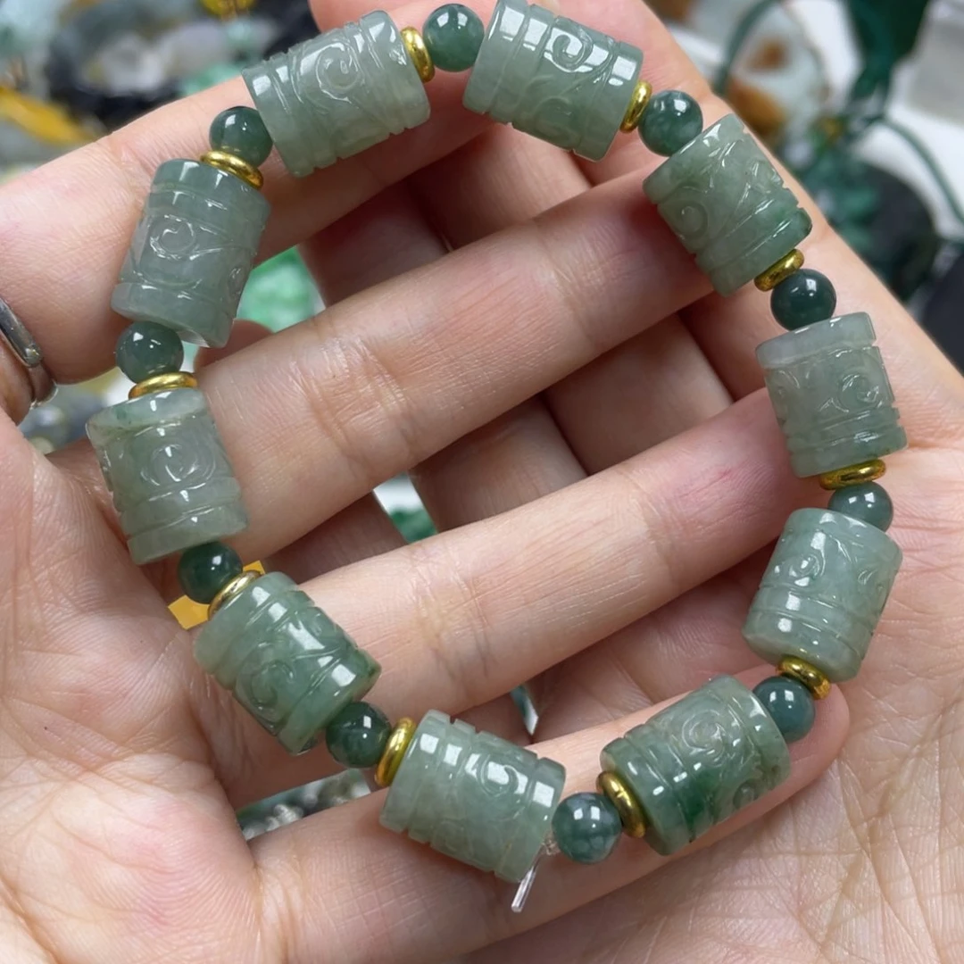 翡翠未镶嵌颈饰牌子