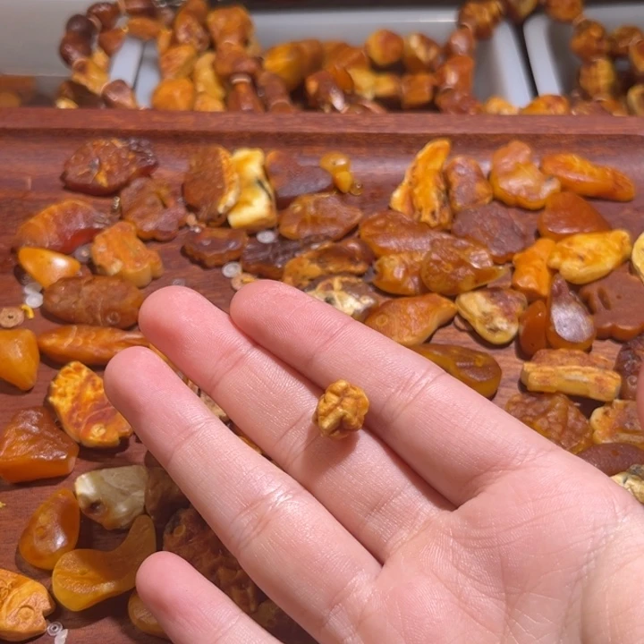 Y***楊琥珀未镶嵌颈饰手串