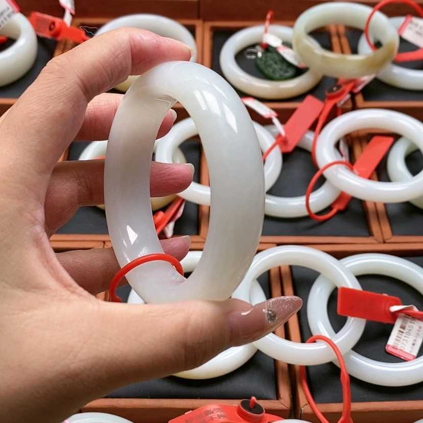 【闪购商品】未镶嵌手镯和田玉