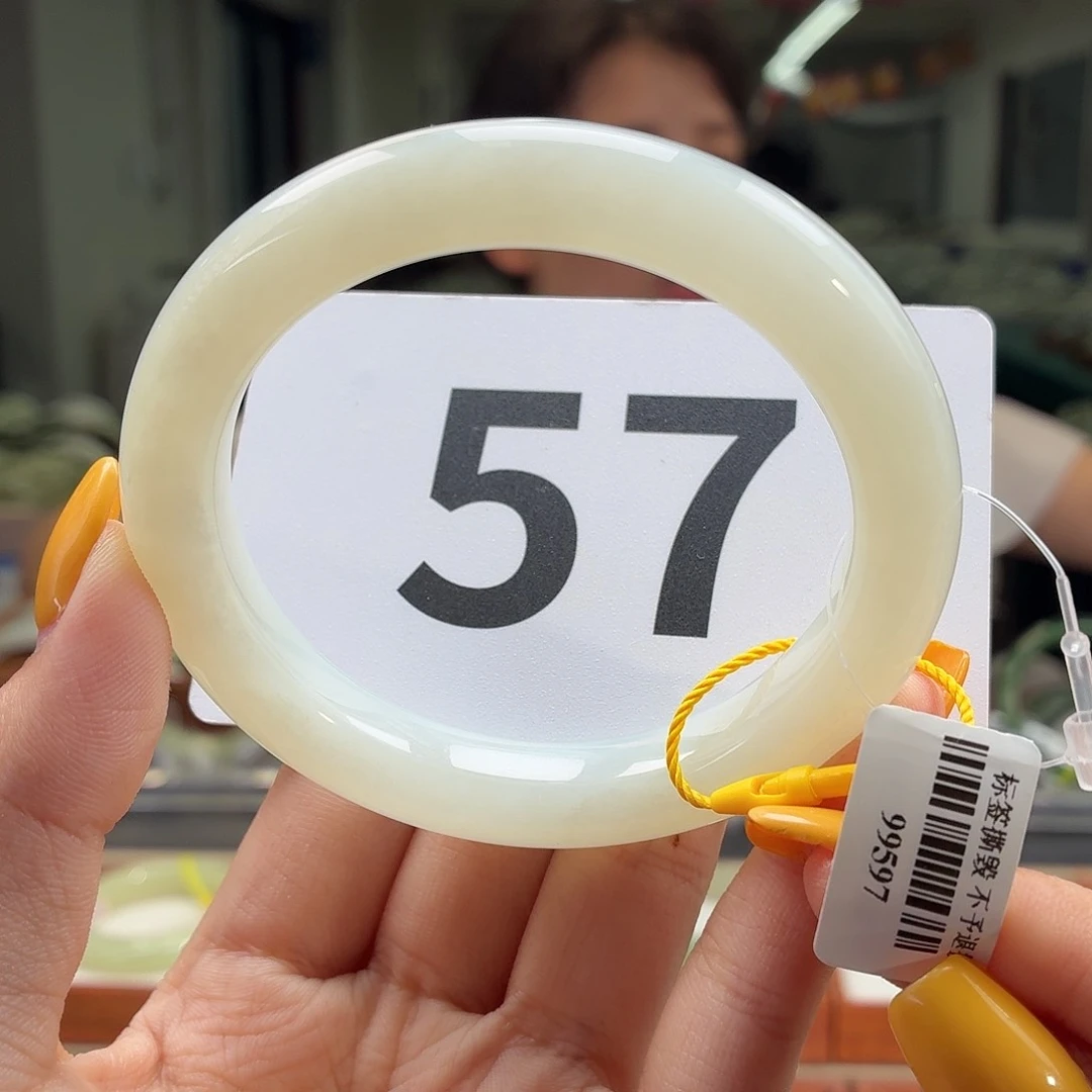 和田玉手镯未镶嵌纹