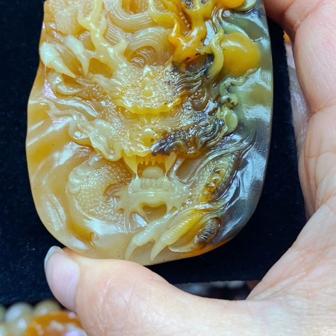 未镶嵌石英质玉（黄龙玉）项链