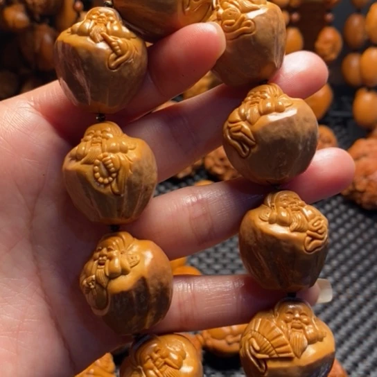 橄榄核吊坠郭包衣财神