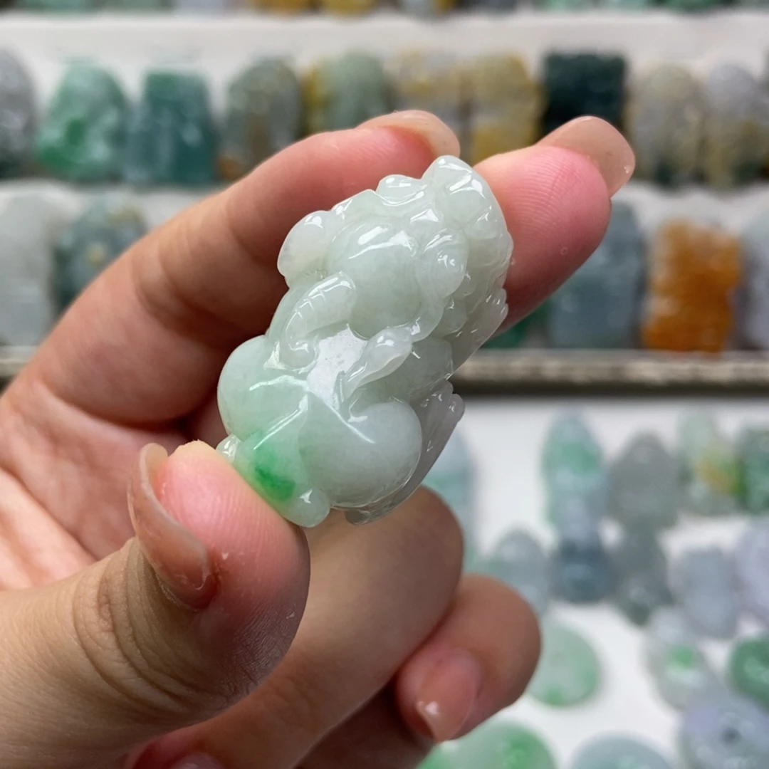 翡翠未镶嵌吊坠(赠链)