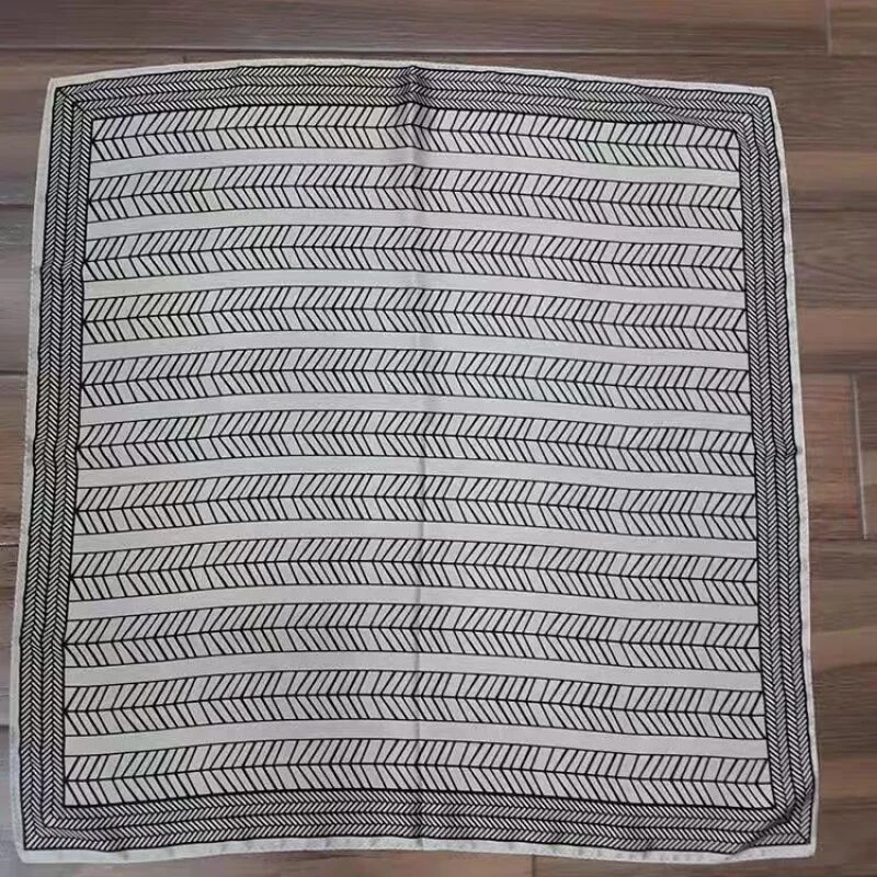 E140 米暗 70*70左右围巾 D3