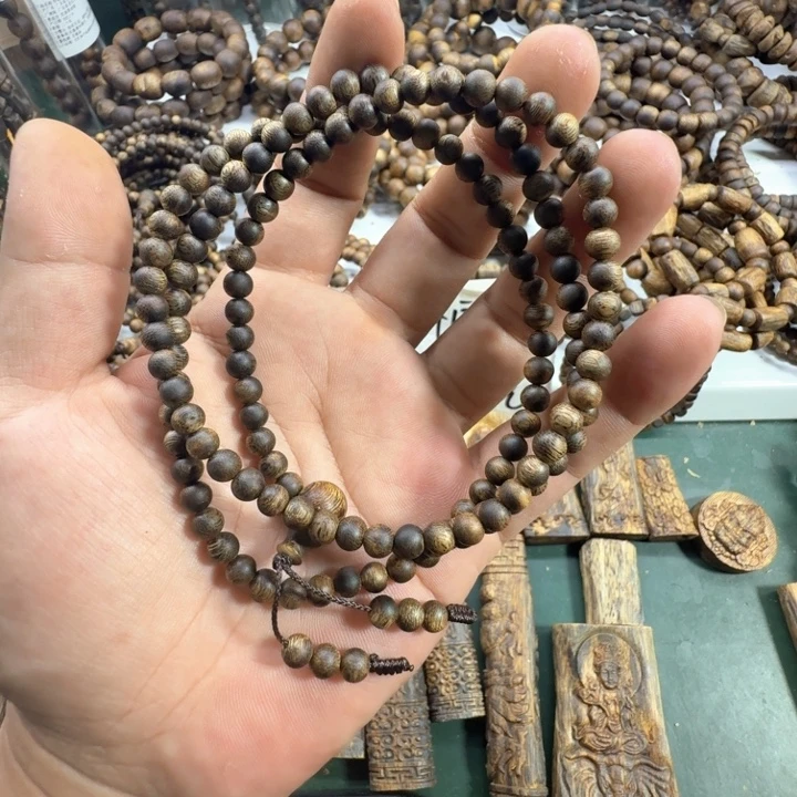 沉香碎屑沉香奇楠沉香蓝宝石卡0.5多圈圆珠沉水浮11克+