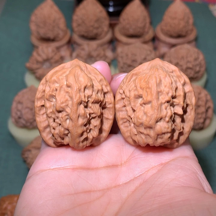 核桃文玩核桃把件野狼