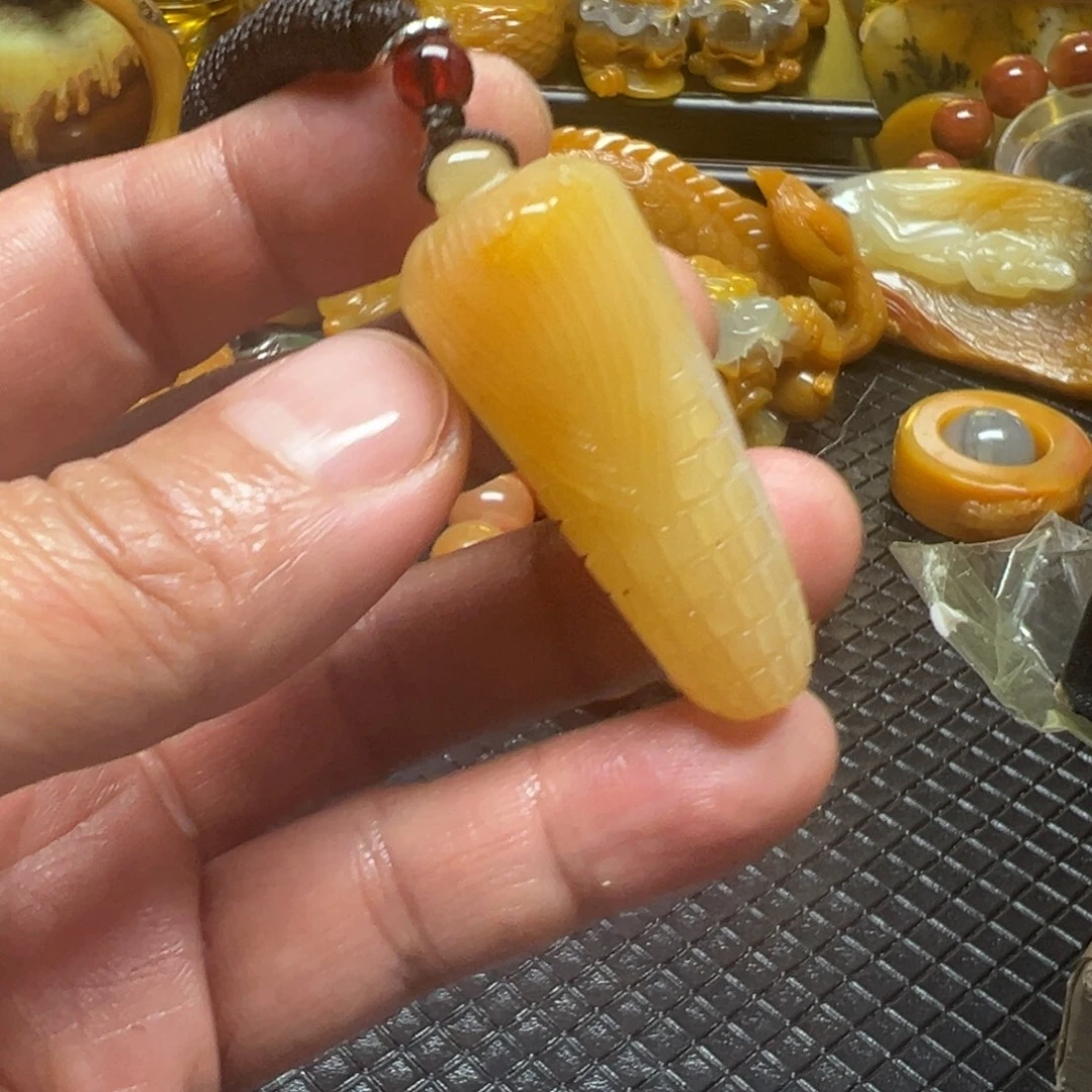 石英质玉未镶嵌颈饰