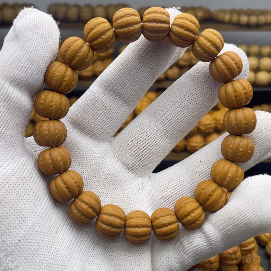 猴头核桃手串深雕小京巴棱