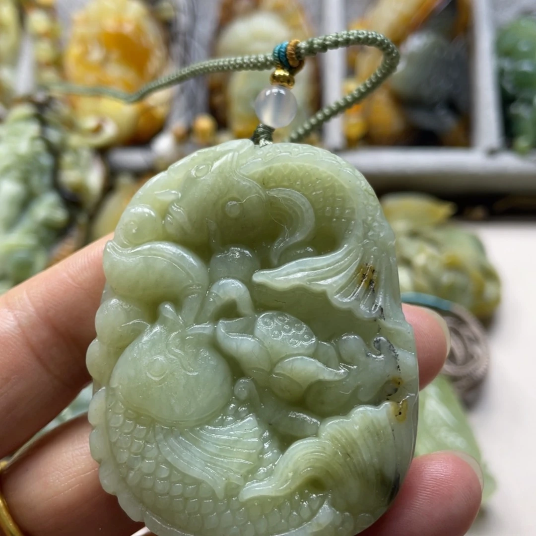 蛇纹石玉颈饰未镶嵌吊坠