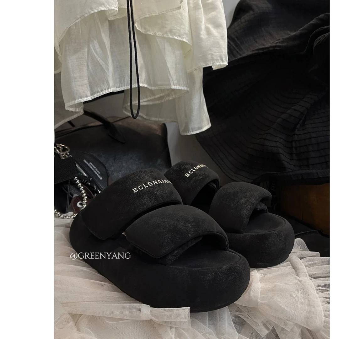 踩屎感厚底外穿一字拖鞋女2025x夏新款真皮露趾魔术贴沙滩鞋凉拖