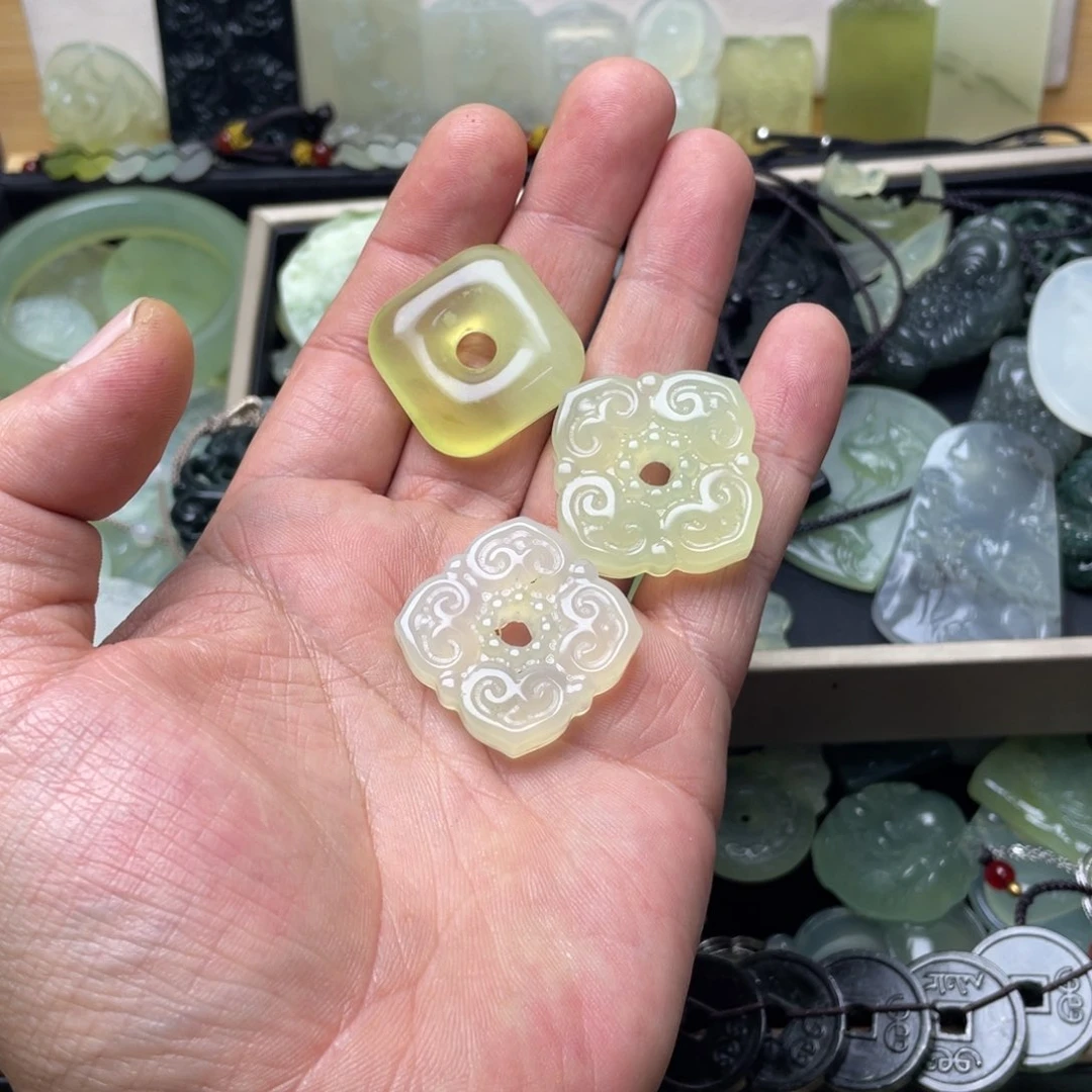 未镶嵌蛇纹石玉颈饰任选一个