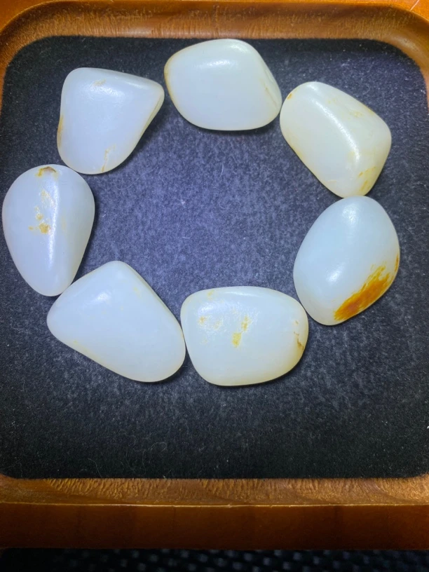 新疆和田玉原石手串，籽型饱满，白细油润、克重110