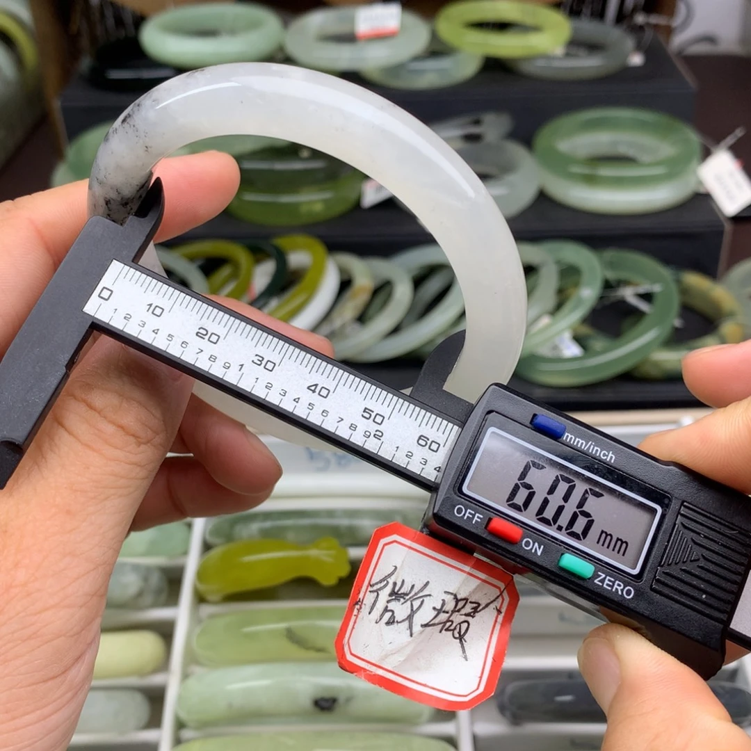 蛇纹石玉未镶嵌手镯582