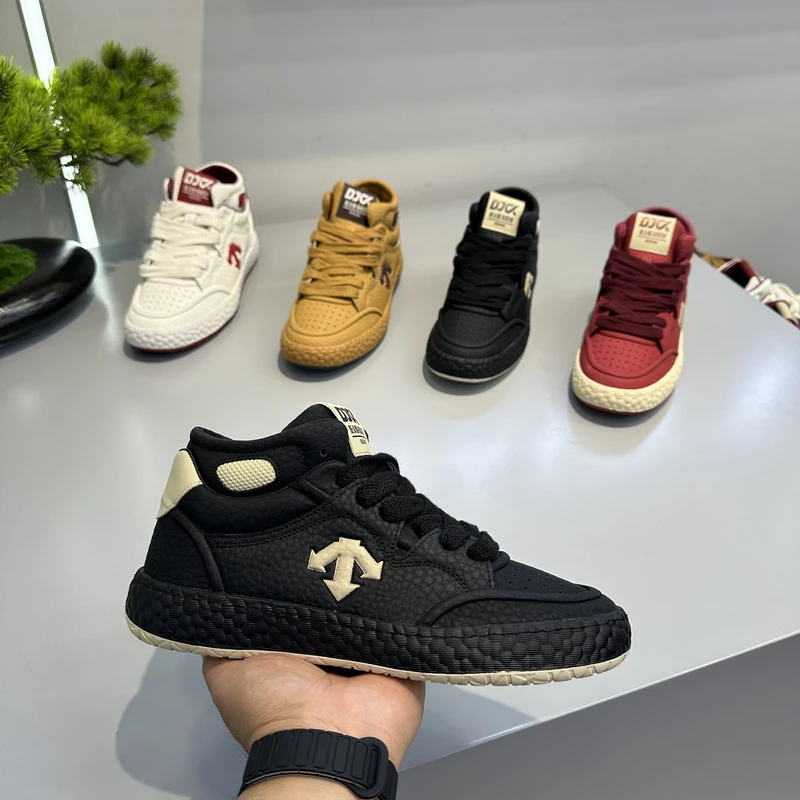 68-752秋冬新款男士休闲鞋时尚百搭中帮皮面运动鞋