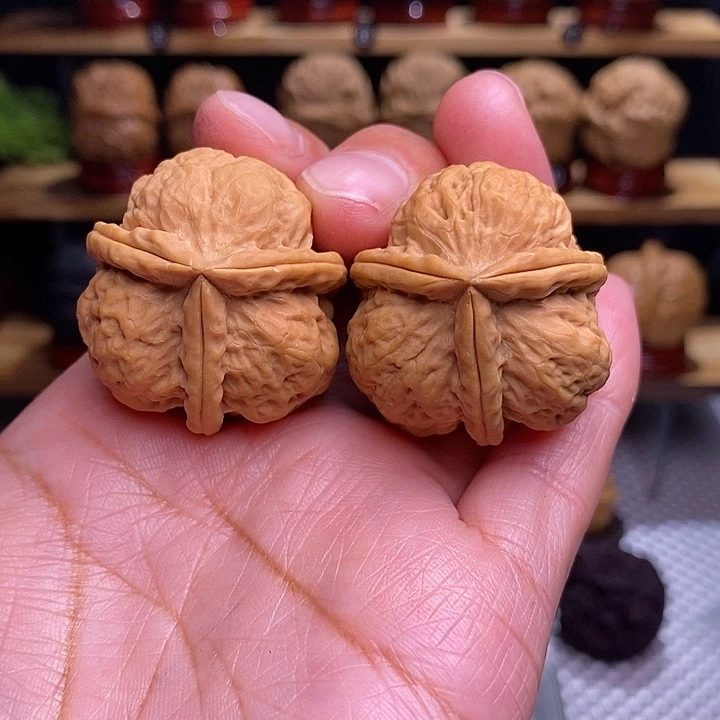 文玩核桃吊坠白羊三棱34