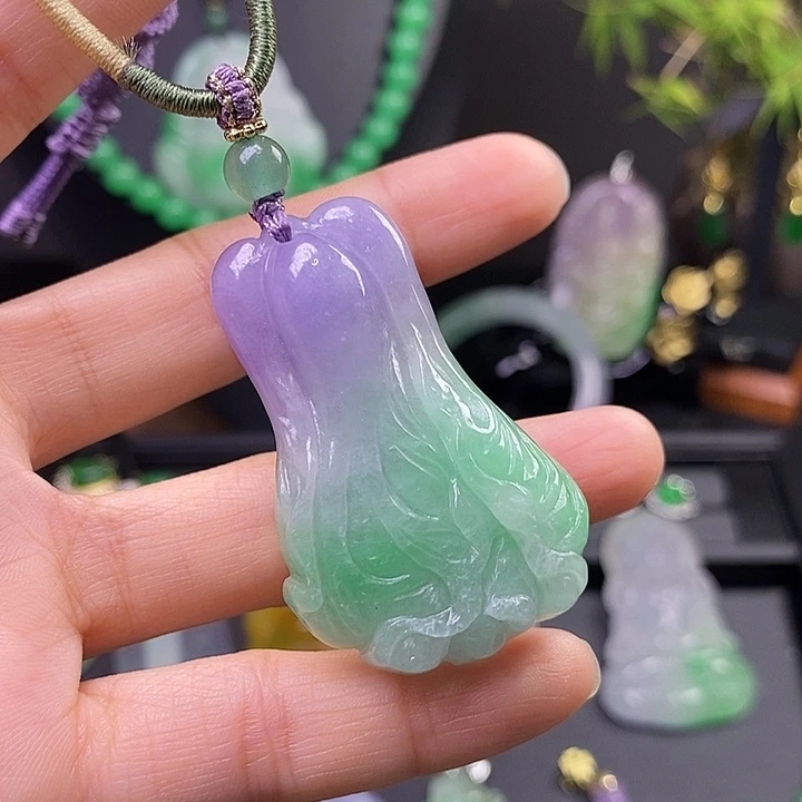 翡翠未镶嵌吊坠(赠链)