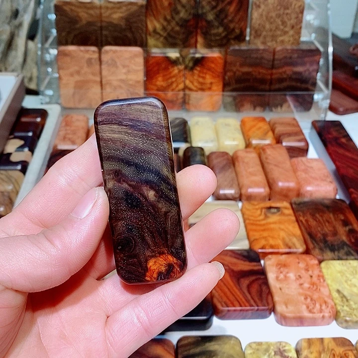 斯***撒香榧木木质哈把玩件55888