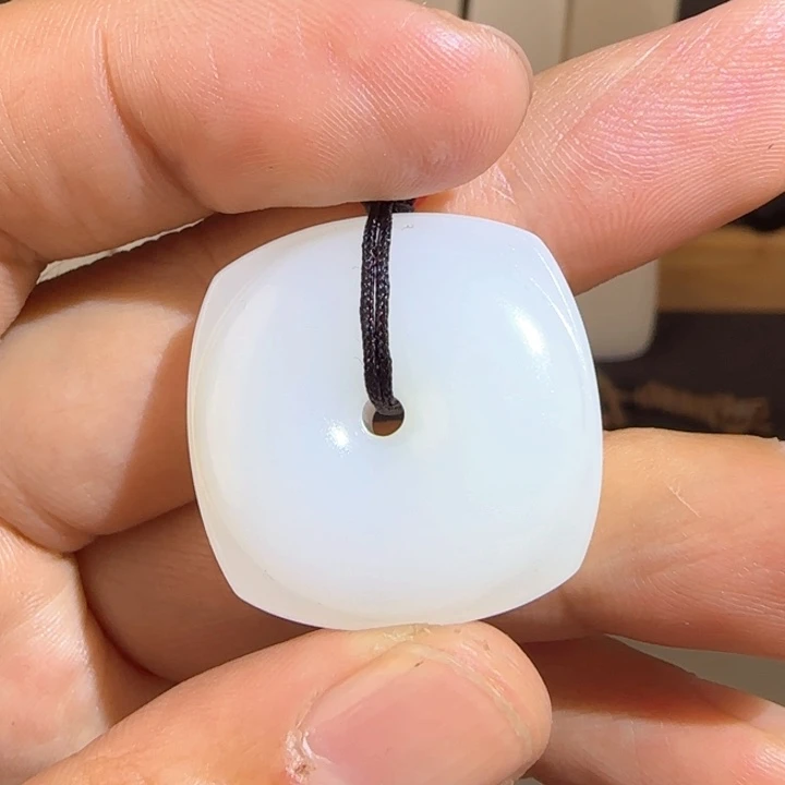 明***好和田玉未镶嵌颈饰